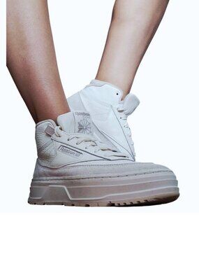 White Reebok CLUB C GEO MID Sneakers Sz. 7.5